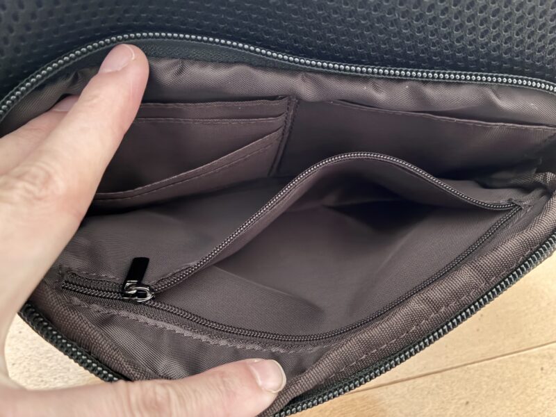 ボディバッグの財布機能